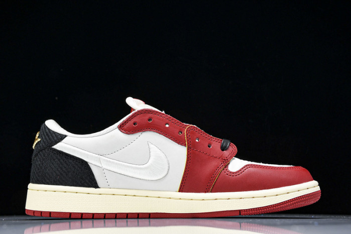 trophy room x air jordan 1 low og “home” hv6157-100