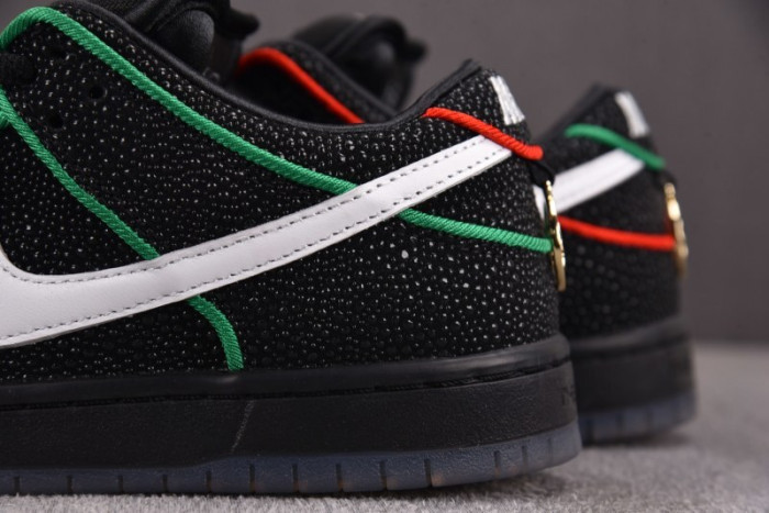 SB Dunk Low Bronx Girls Skate - HV1664-001