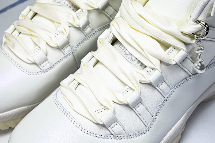 Jordan 11 Retro Pearl - AR0715-110