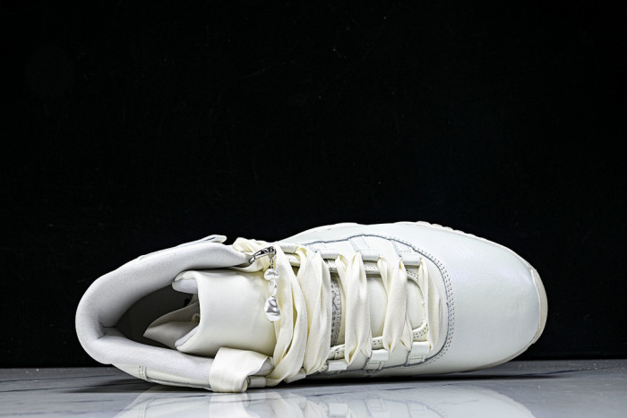 Jordan 11 Retro Pearl - AR0715-110