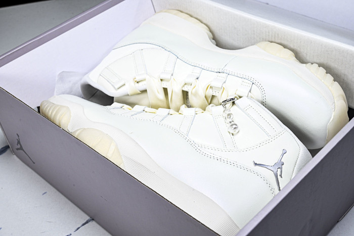 Jordan 11 Retro Pearl - AR0715-110
