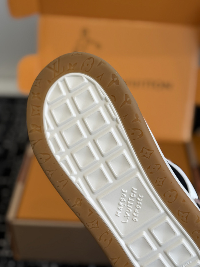 LVT Tilted Sneaker COPSHOE L&V-TI03