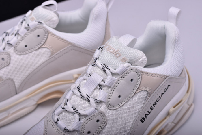 bl 17fw triple s“cream” 490671-w06f1-9000