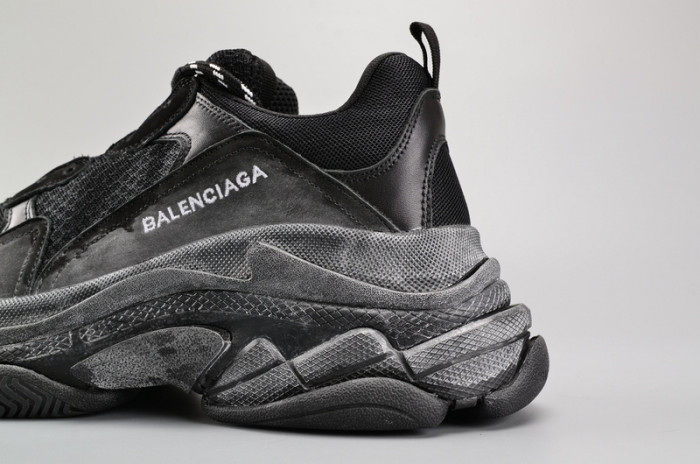 bl black triple s trainer w06g01001